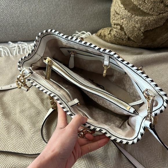 Summer Straw Michael Kors Handbag with White Leather Straps - Picture 7 of 17